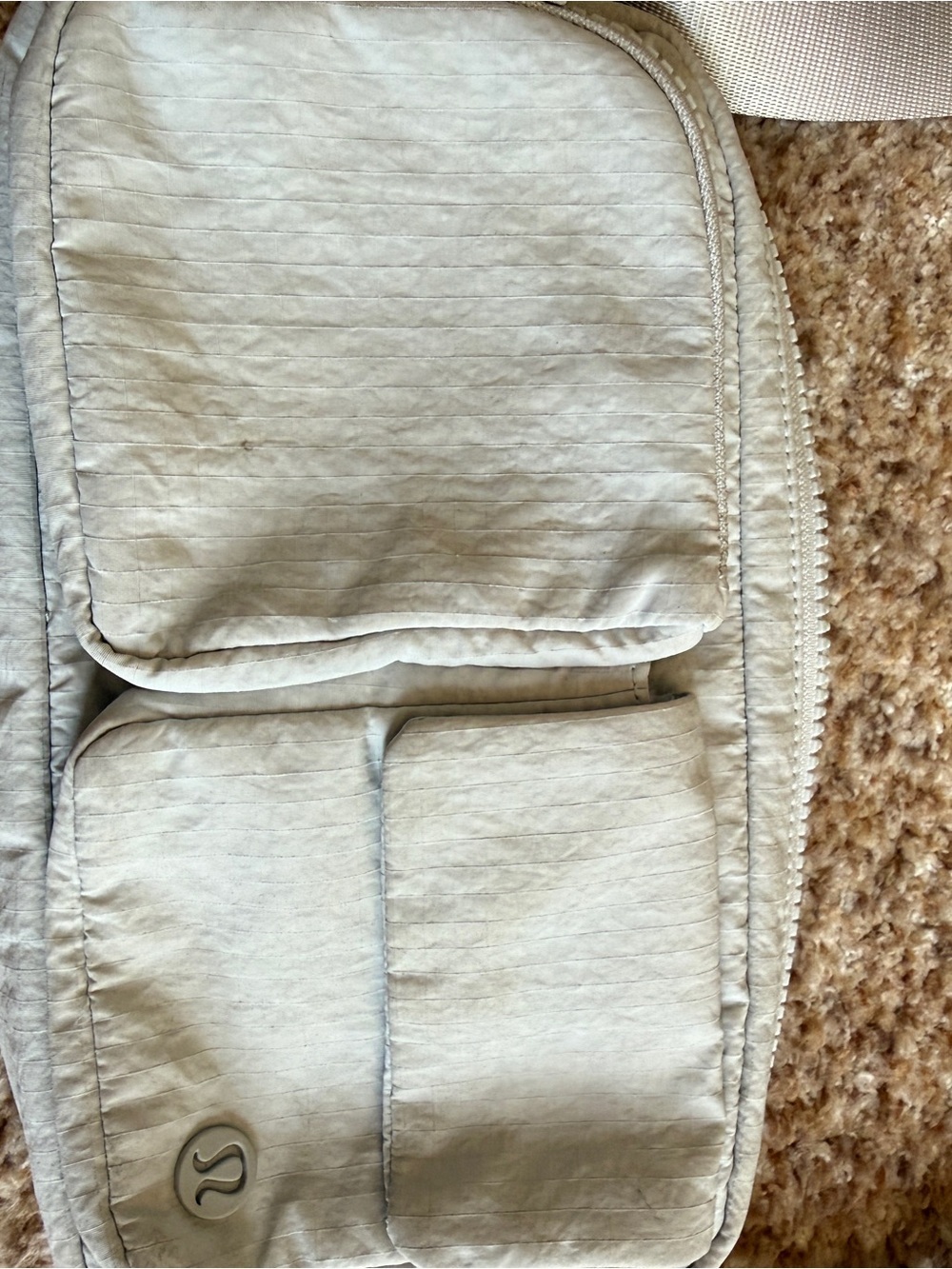lululemon athletica Light Grey crossbody bag signs of wear see pictures